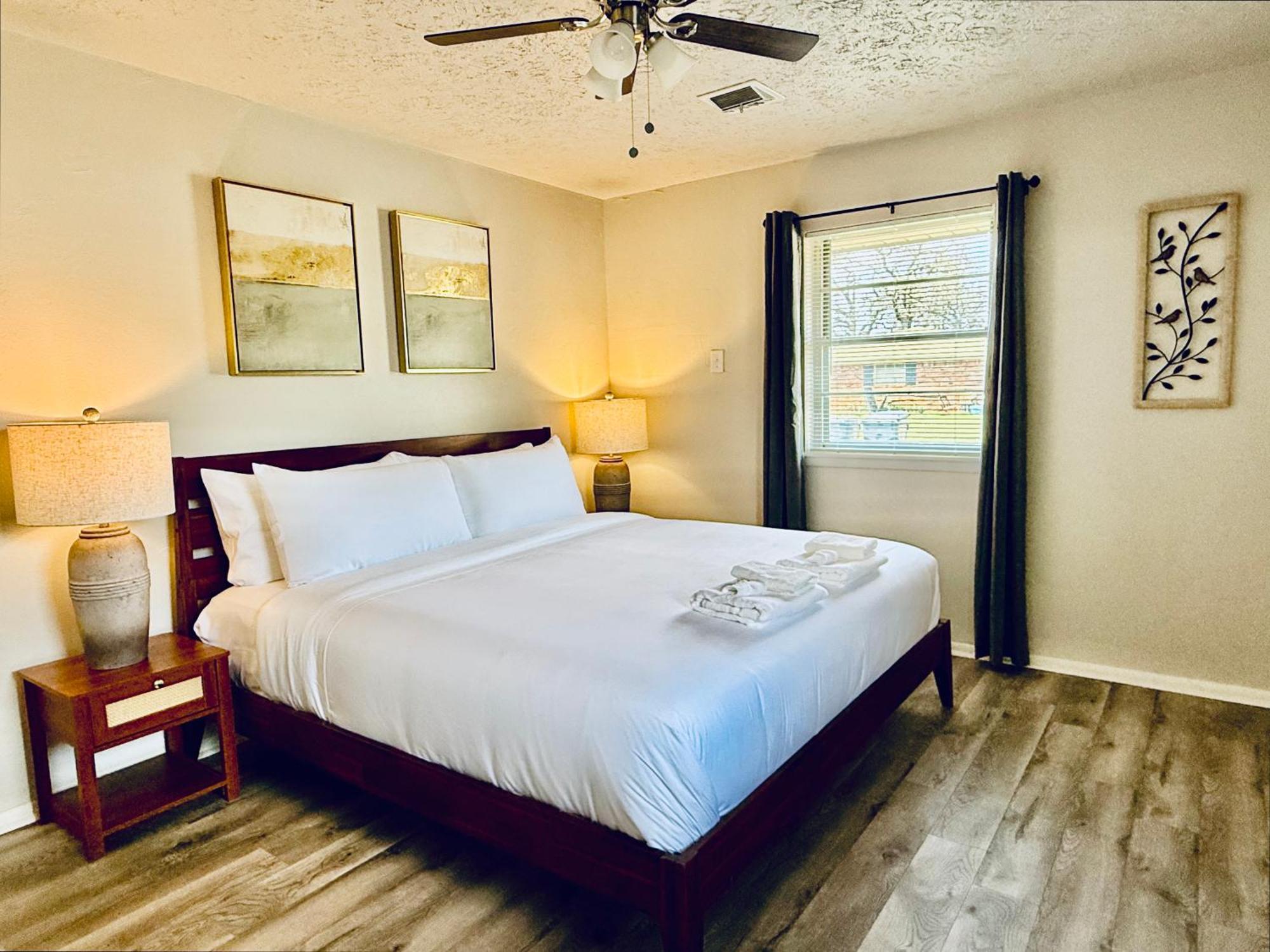 Budget Friendly Renovated Five Bedroom Retreat Oklahoma City
