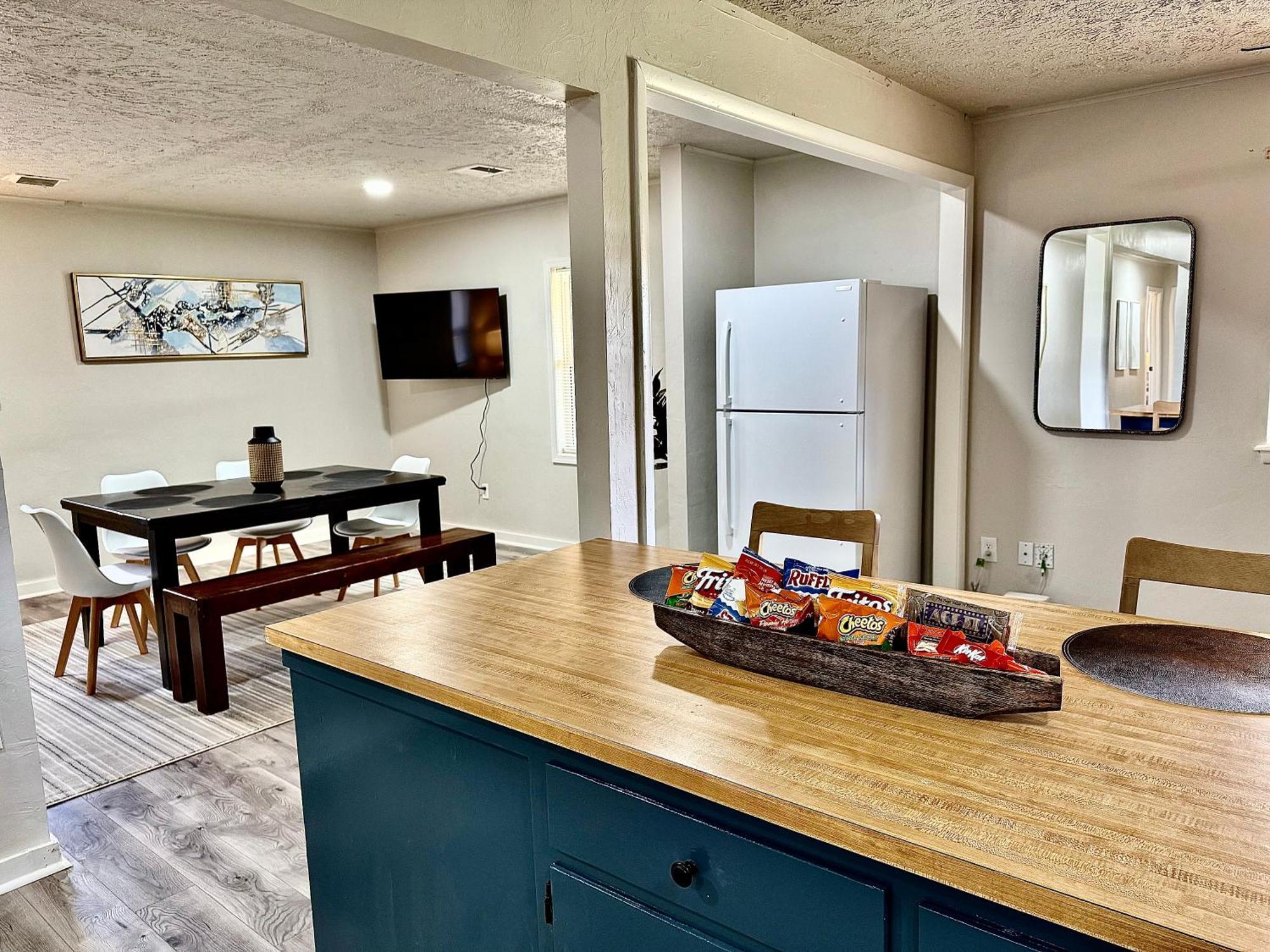 Budget Friendly Renovated Five Bedroom Retreat Oklahoma City