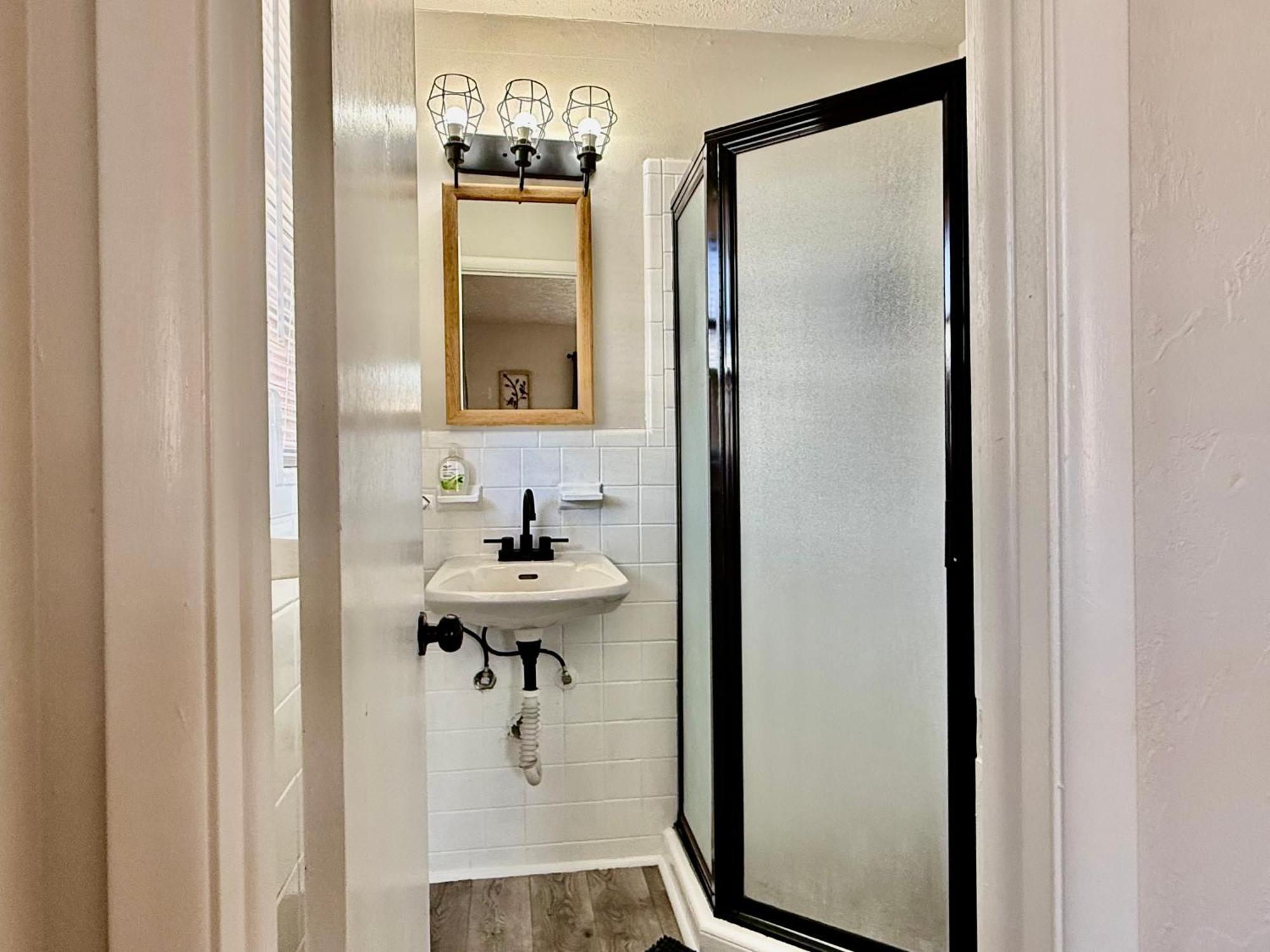 Holiday home Budget Friendly Renovated Five Bedroom Retreat